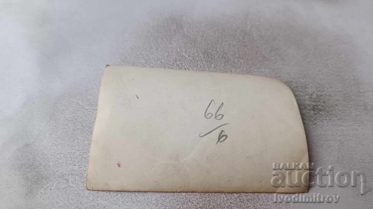 Φωτογραφία Σοφία Δύο νεαρά κορίτσια για μια βόλτα με τιμή 2.65 BGN | € 1.35 Φωτογραφία Σοφία Δύο νεαρά κορίτσια για μια βόλτα με τιμή 2.65 BGN | € 1.35