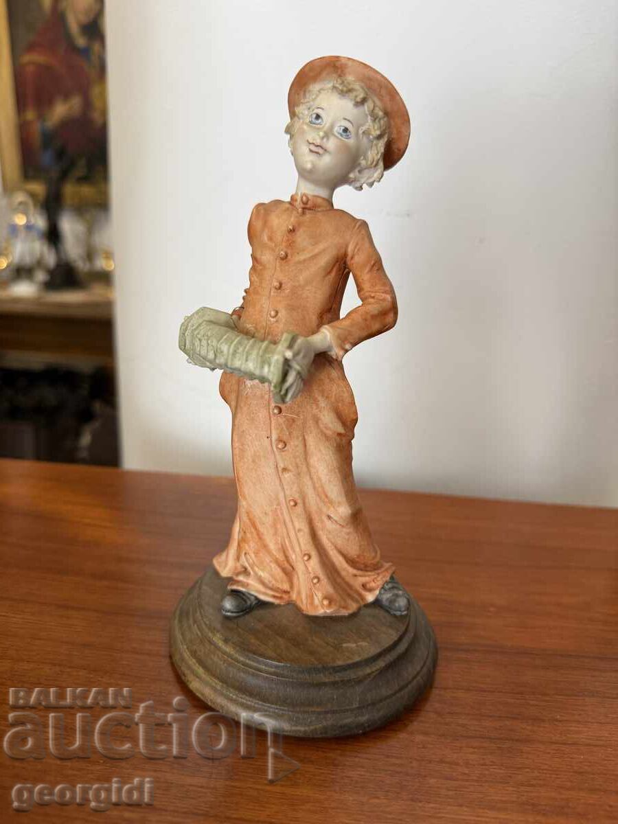 Ιταλικό πορσελάνινο ειδώλιο Capodimonte. Νο. 7388 με τιμή 115.00 BGN | € 58.80