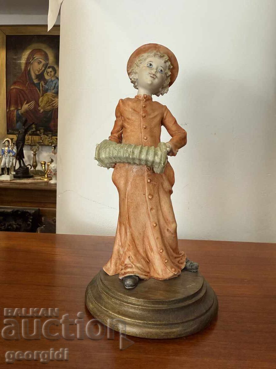 Ιταλικό πορσελάνινο ειδώλιο Capodimonte. Νο. 7388 - 6