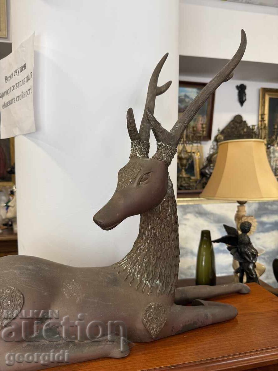 Παράδοση Μεγάλο μπρούτζινο γλυπτό ελαφιού. Νο. 7389
