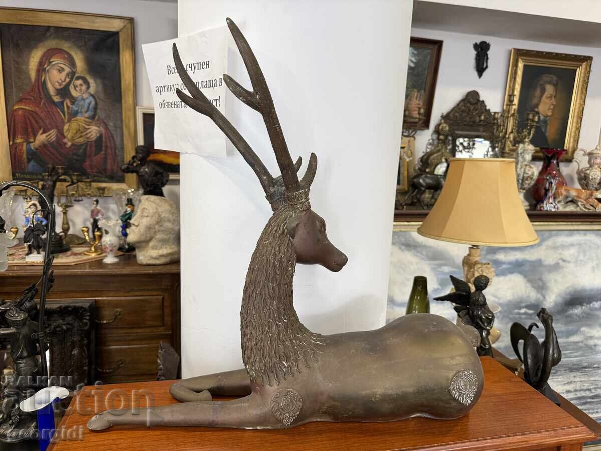 Μεγάλο μπρούτζινο γλυπτό ελαφιού. Νο. 7389 - 7
