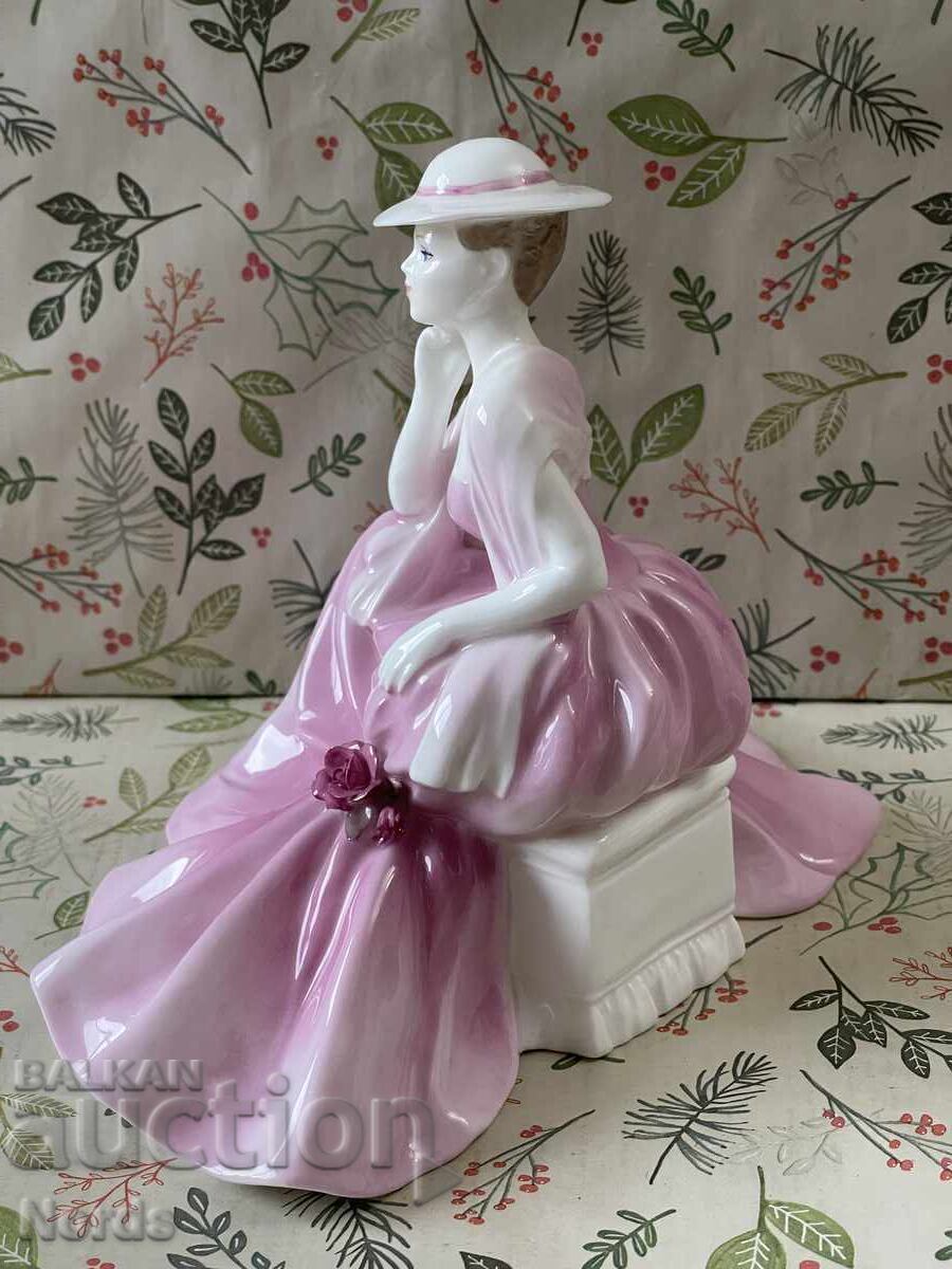 Аукцион Coalport порцеланова фигурка