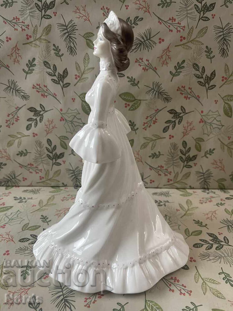 Coalport πορσελάνινο ειδώλιο με τιμή 50.00 BGN | € 25.56 Coalport πορσελάνινο ειδώλιο με τιμή 50.00 BGN | € 25.56