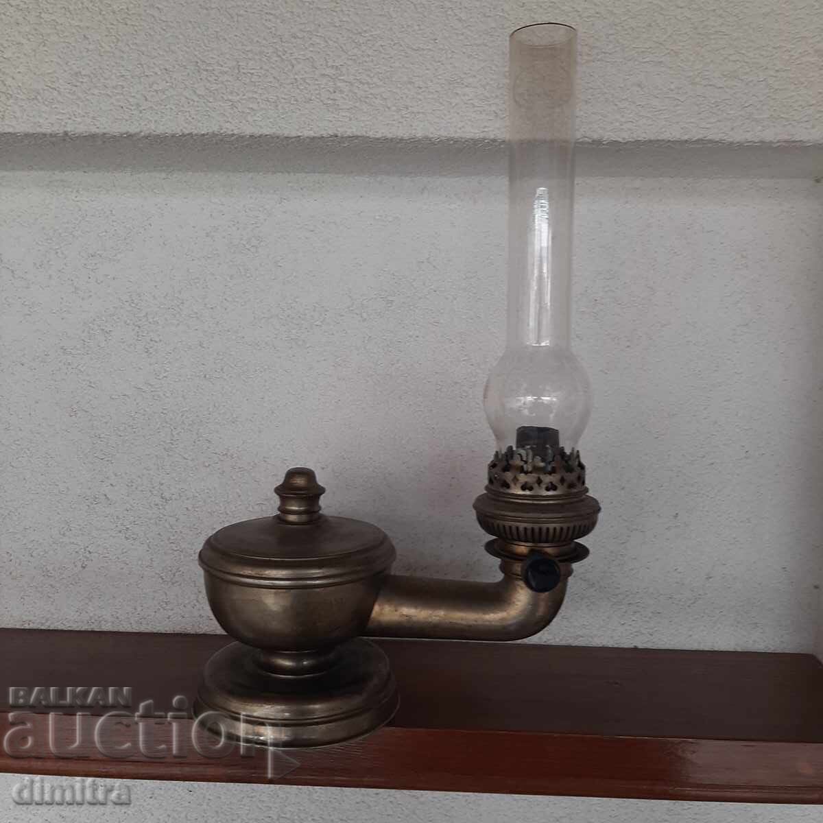 Ενδιαφέρον επιτραπέζιο φωτιστικό