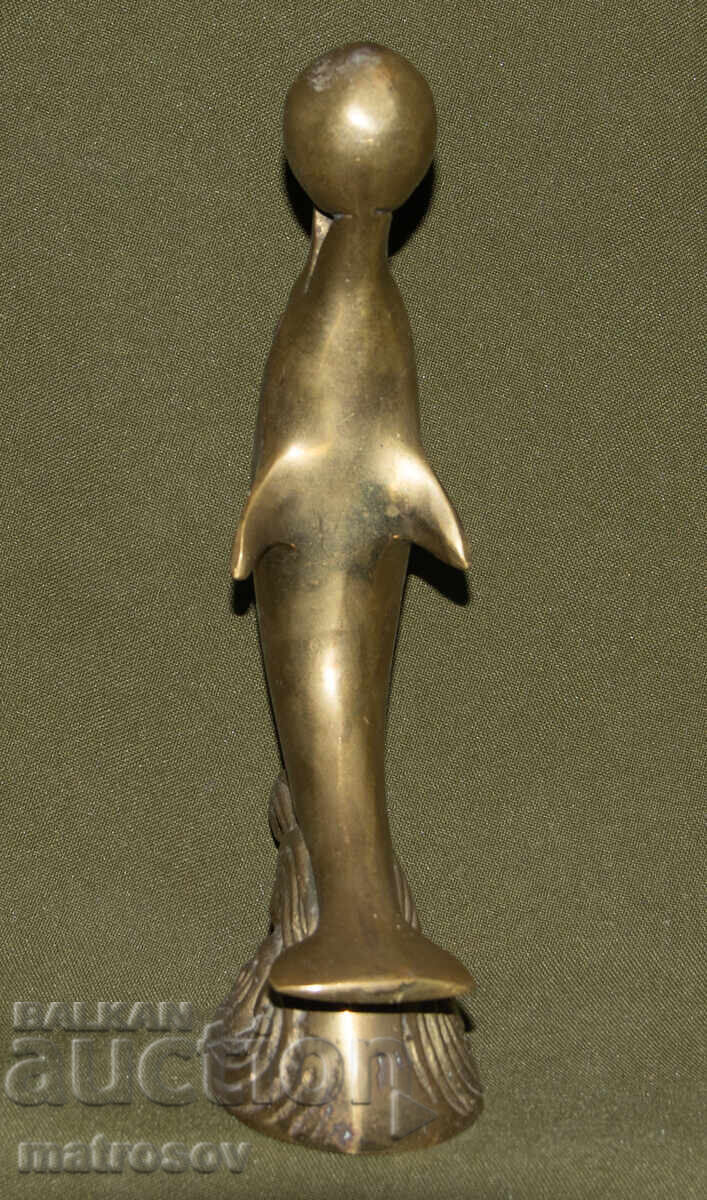 Delivery of Bronze sculpture, dolphin with ball
