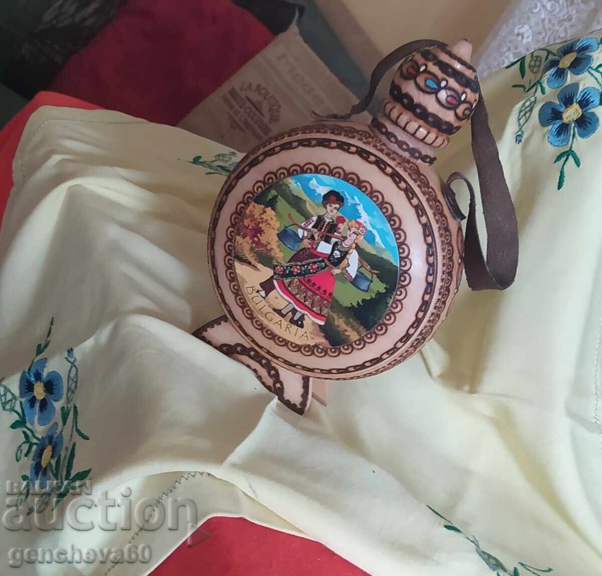 Wooden pyrography flask and embroidered doily - 5