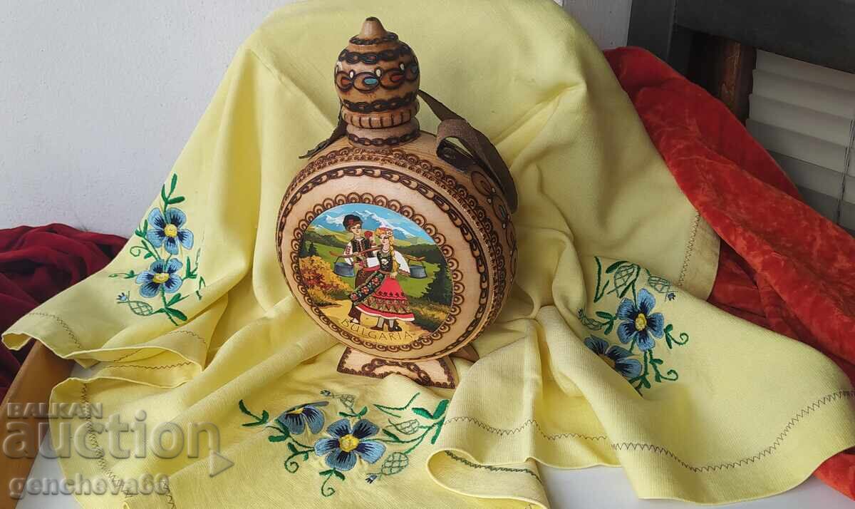 Wooden pyrography flask and embroidered doily - 7