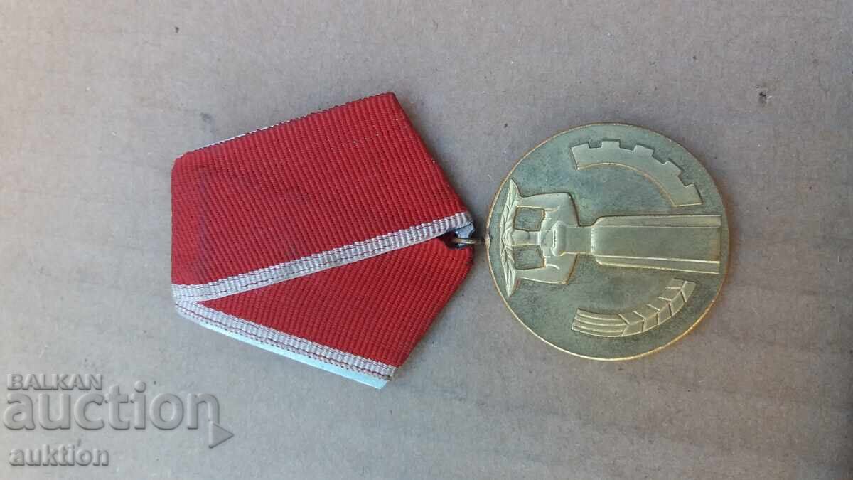 Medalie 25 de ani de putere populară cu preț 6.49 BGN | € 3.32