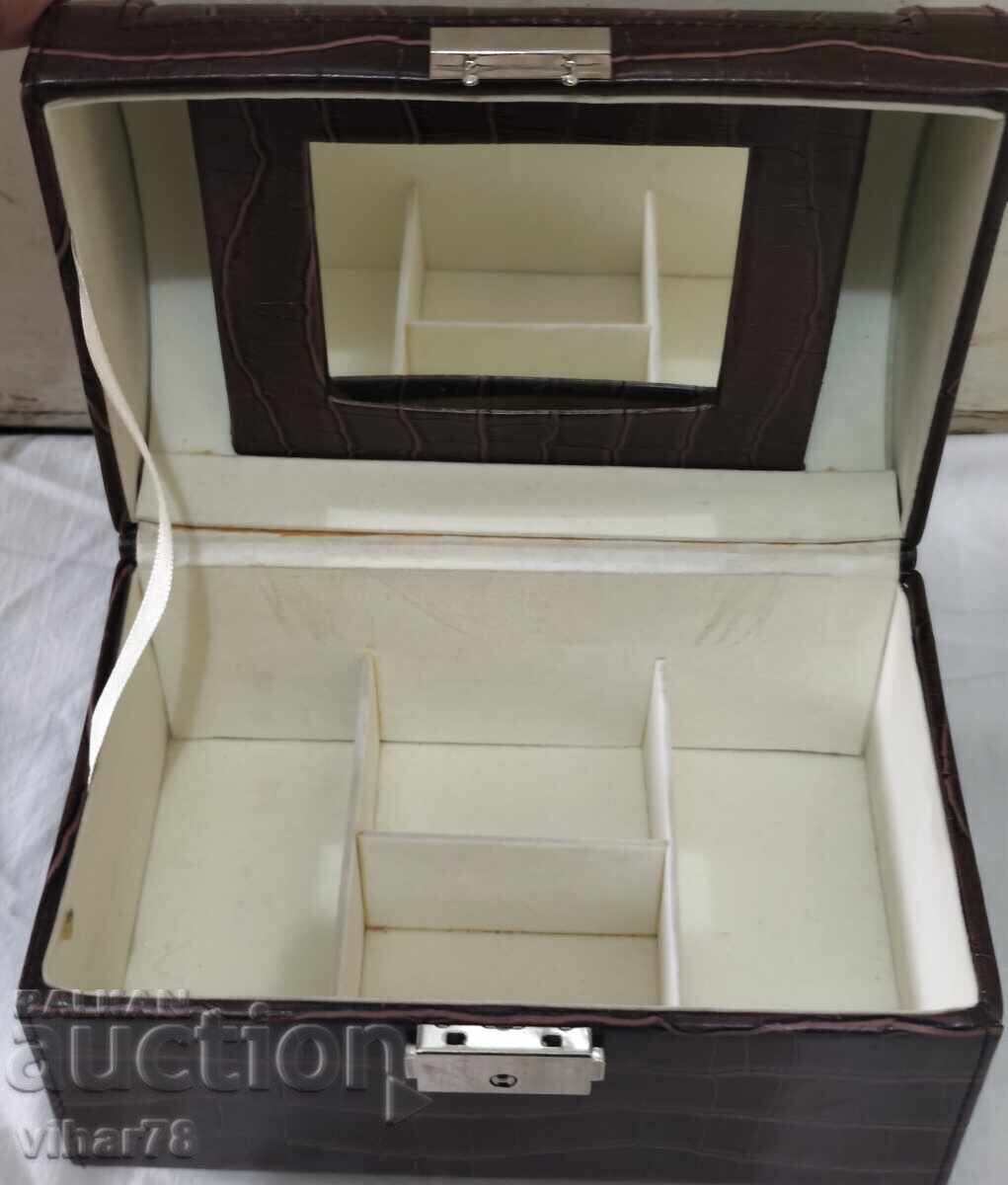 Livrarea Cutie de bijuterii