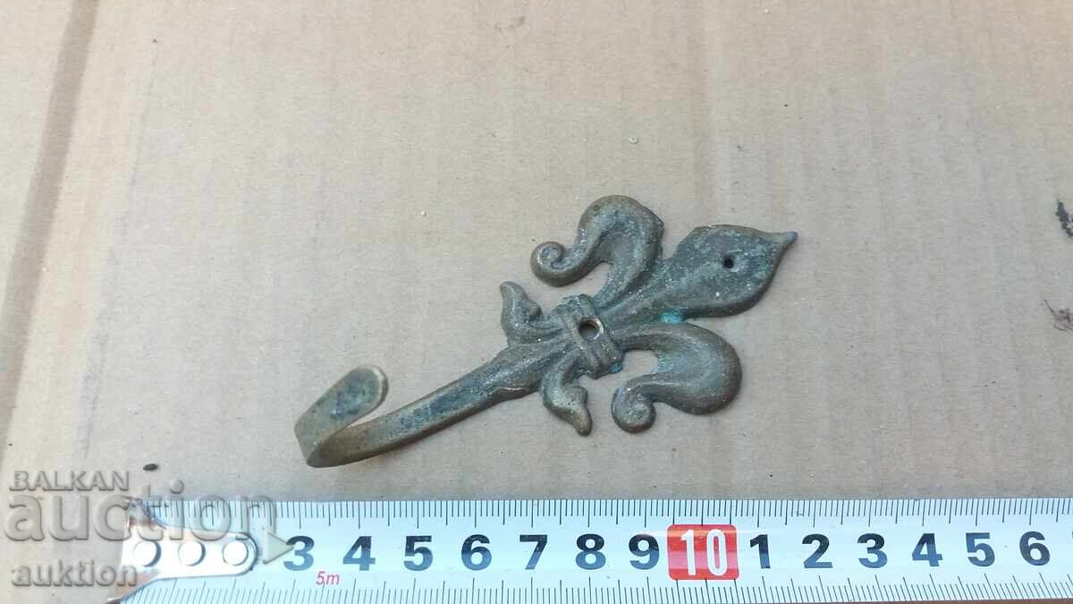 Παράδοση Αριστοκρατική μπρούτζινη κρεμάστρα