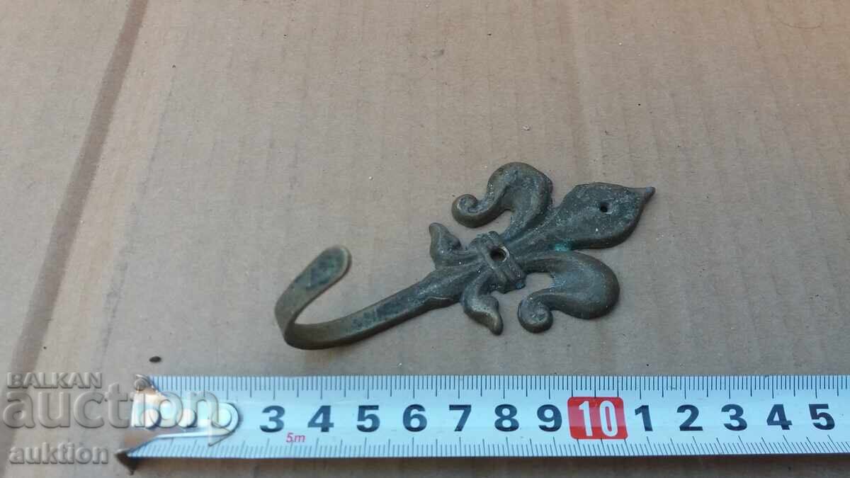 Αριστοκρατική μπρούτζινη κρεμάστρα