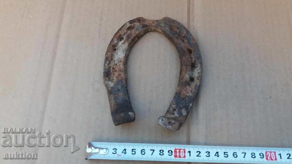 POTCOAVĂ VECHE MASIVĂ, COCOȘ cu preț 1.99 BGN | € 1.02