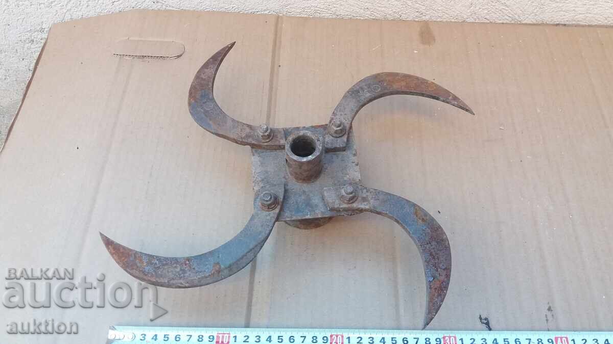 UNELTĂ VECHE CU MARCĂ cu preț 9.99 BGN | € 5.11 UNELTĂ VECHE CU MARCĂ cu preț 9.99 BGN | € 5.11