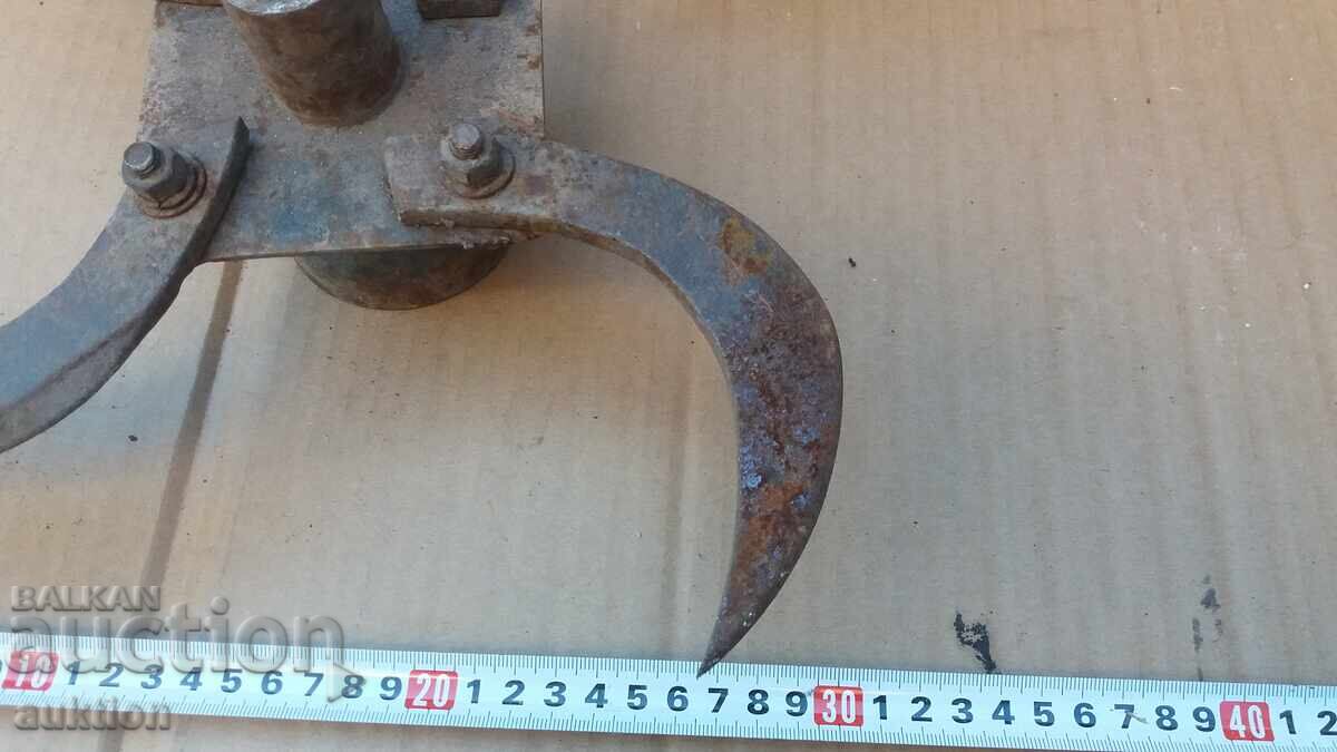 Licitație UNELTĂ VECHE CU MARCĂ Licitație UNELTĂ VECHE CU MARCĂ