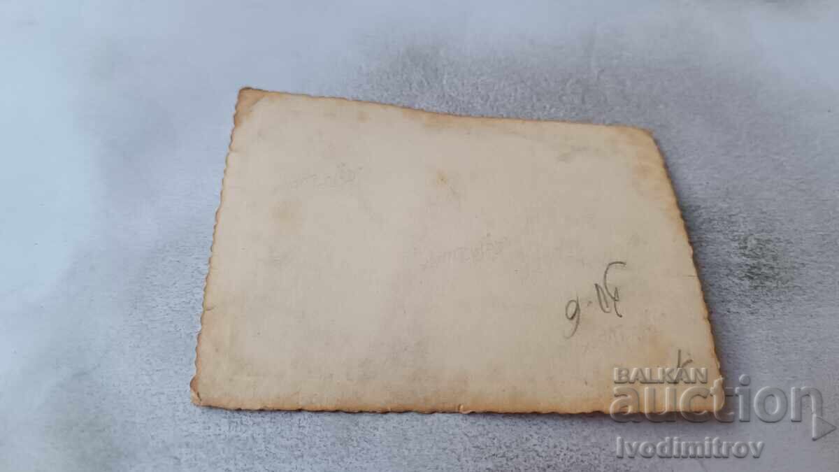 Foto Femeie în costum popular cu preț 2.15 BGN | € 1.10 Foto Femeie în costum popular cu preț 2.15 BGN | € 1.10