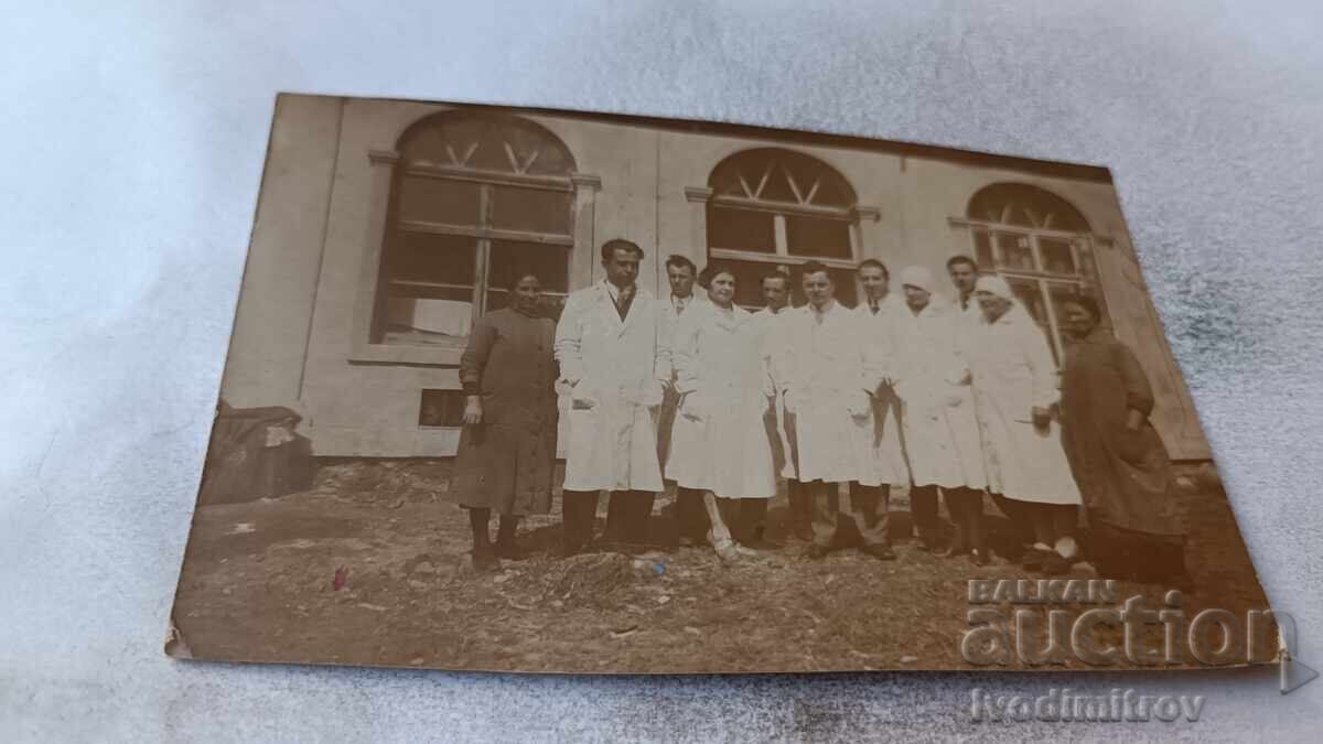 Φωτογραφία Βάρνα Γιατροί και νοσοκόμες από το Μαιευτήριο 1930