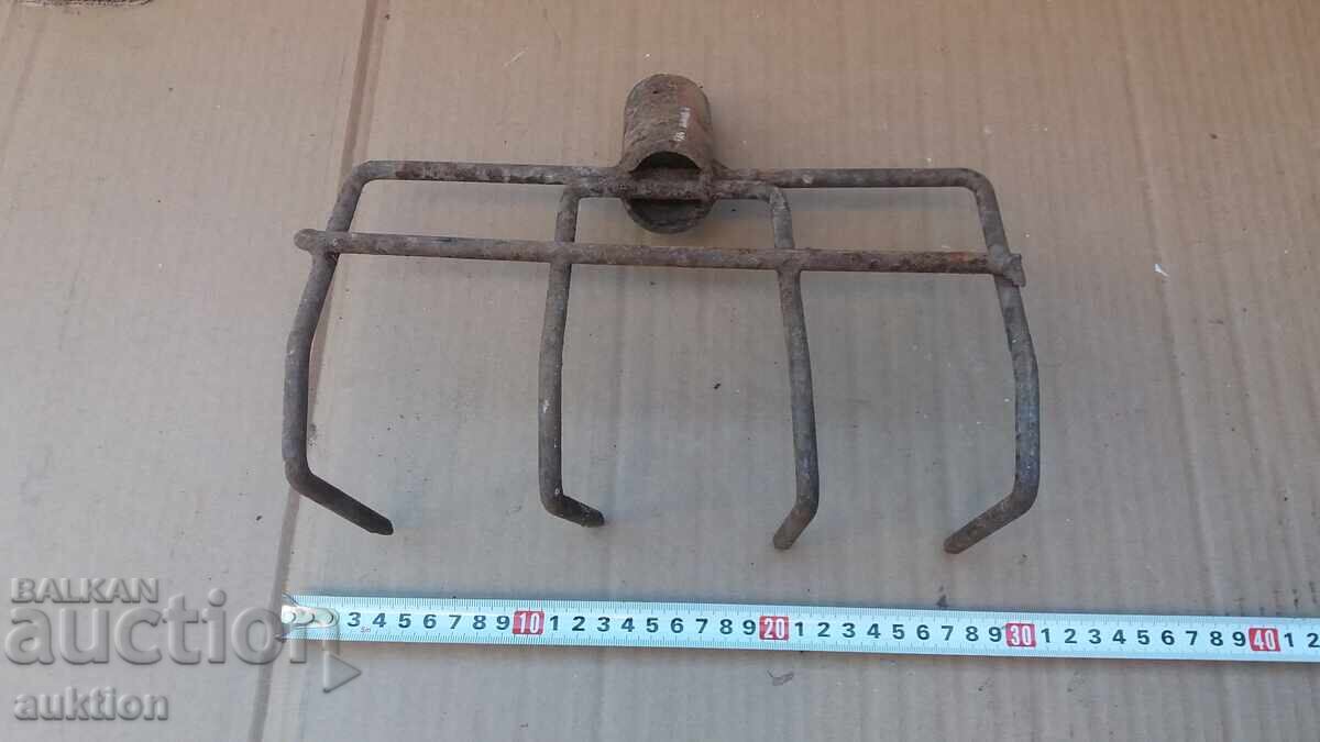 Παράδοση ΜΕΓΑΛΟ ΤΑΜΠΛΩΜΑ ΓΙΑ ΜΕΓΑΛΑ ΦΥΛΛΑ