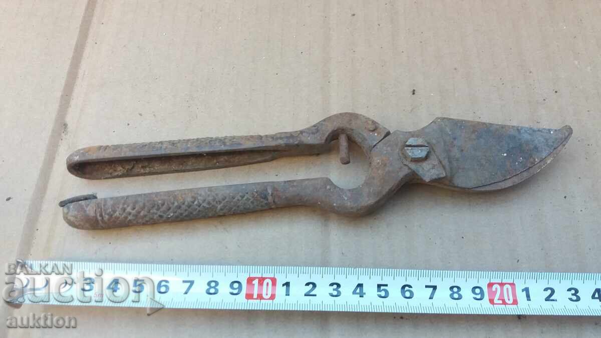 СТАРА ЛОЗАРСКА НОЖИЦА СОЦ. МАСИВНА с цена 4.99 лв. | € 2.55