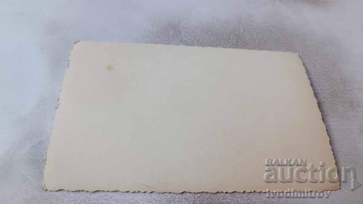 Снимка Млада жена с народна носия с цена 2.65 лв. | € 1.35