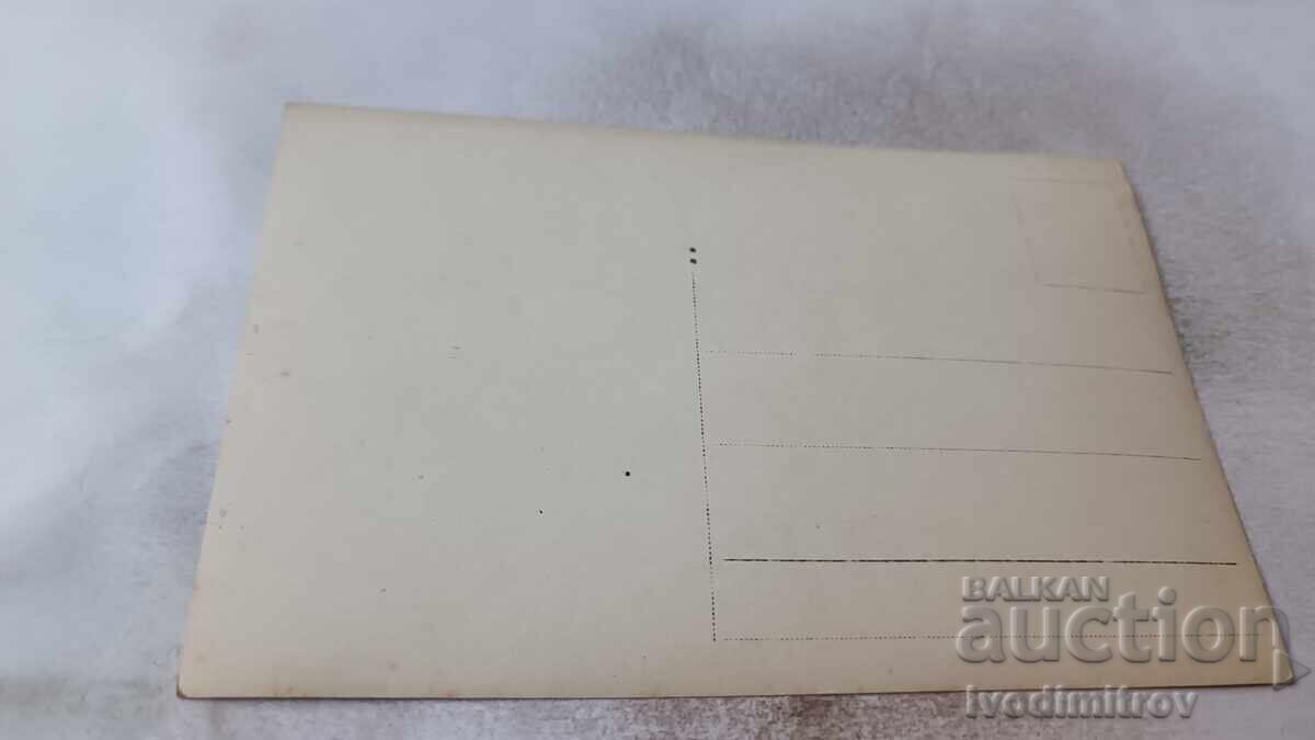 Снимка Млади момичета с цена 1.85 лв. | € 0.95 Снимка Млади момичета с цена 1.85 лв. | € 0.95