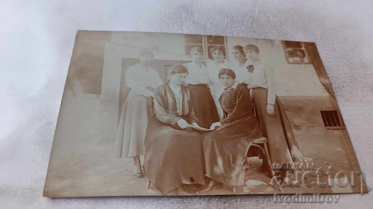 Снимка Млади момичета Снимка Млади момичета