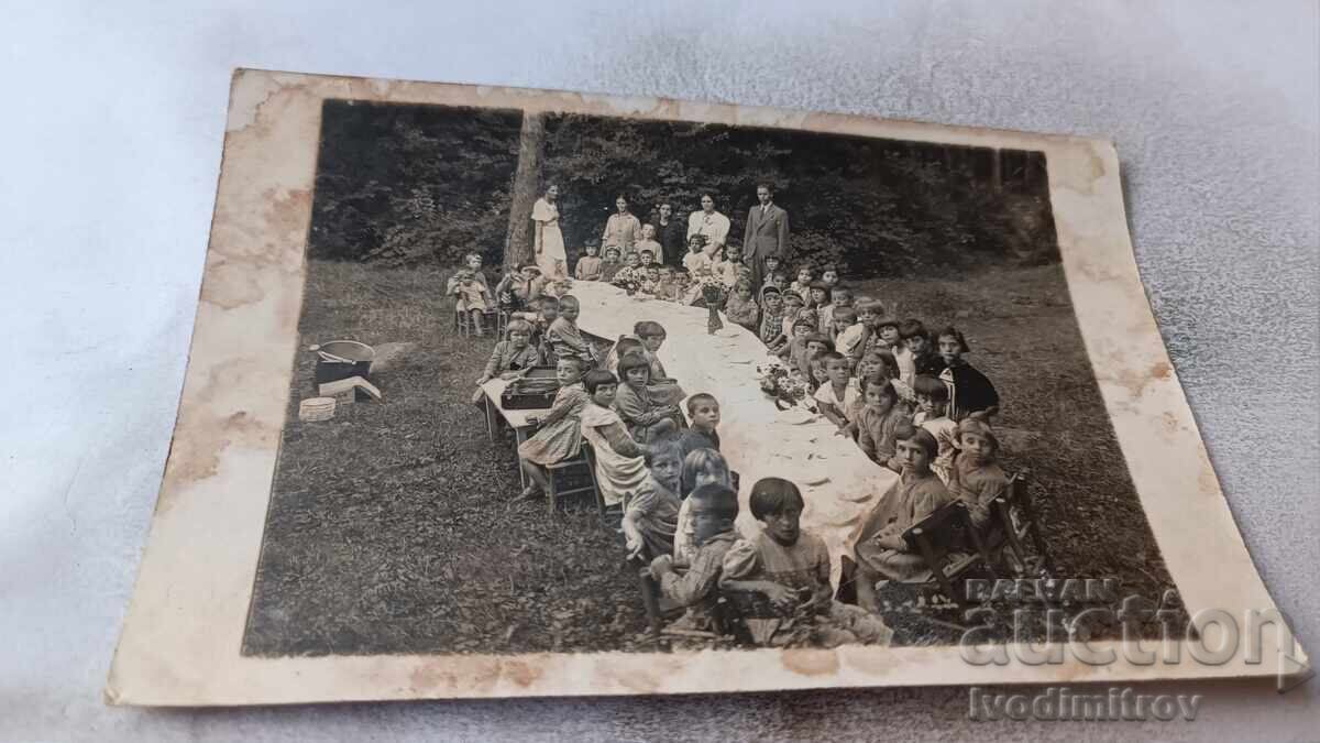 Снимка София Ученици на пикник в планината Снимка София Ученици на пикник в планината