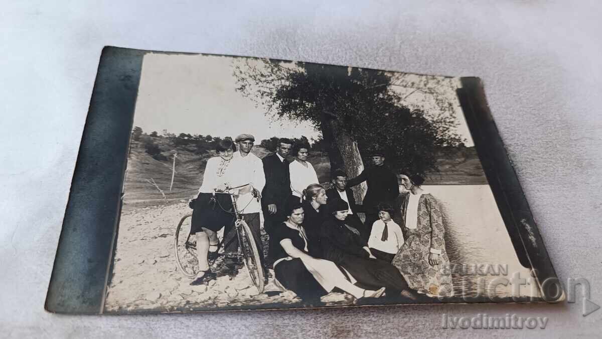 Foto Tinere bărbați și femei Foto Tinere bărbați și femei