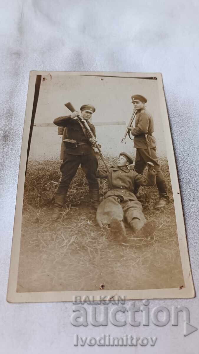 Снимка Бургасъ Трима войници 1926