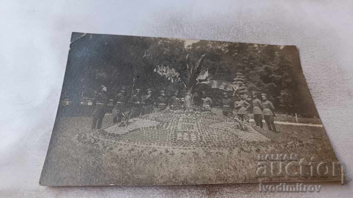 Φωτογραφία Βάρνα Αξιωματικοί και στρατιώτες στον Θαλάσσιο Κήπο