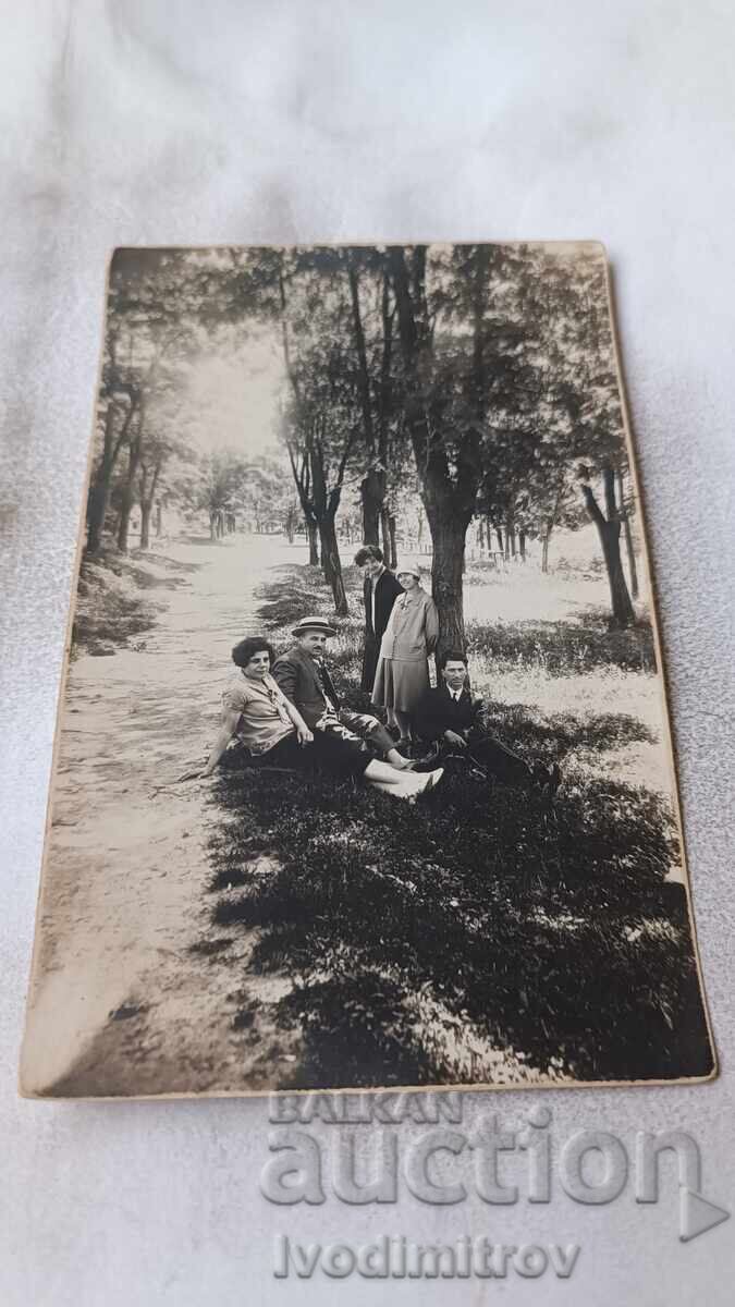 Φωτογραφία Καρα-αγάτς Νέοι και κορίτσια στο πάρκο 1928