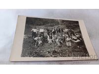 Φωτογραφία Ρίλα Άνδρες γυναίκες και παιδιά σε πικνίκ