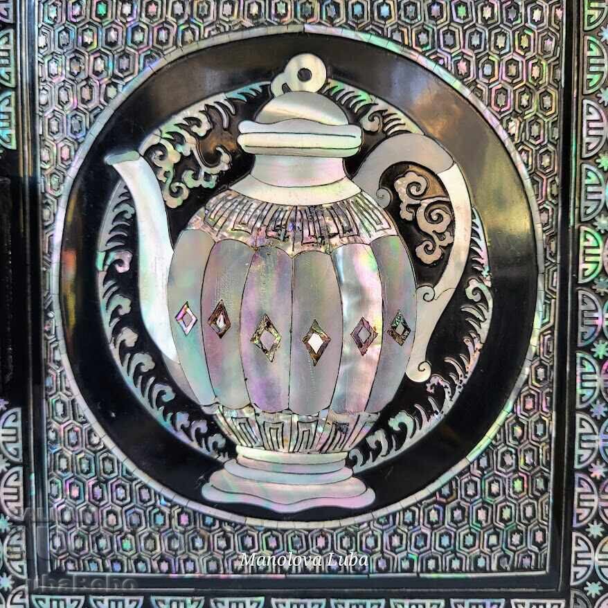 Cutie de bijuterii coreeană încrustată cu sidef. cu preț 370.00 BGN | € 189.18