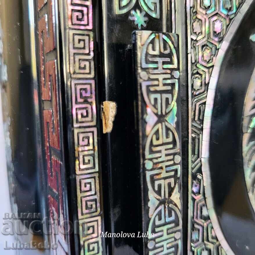 Licitație Cutie de bijuterii coreeană încrustată cu sidef.