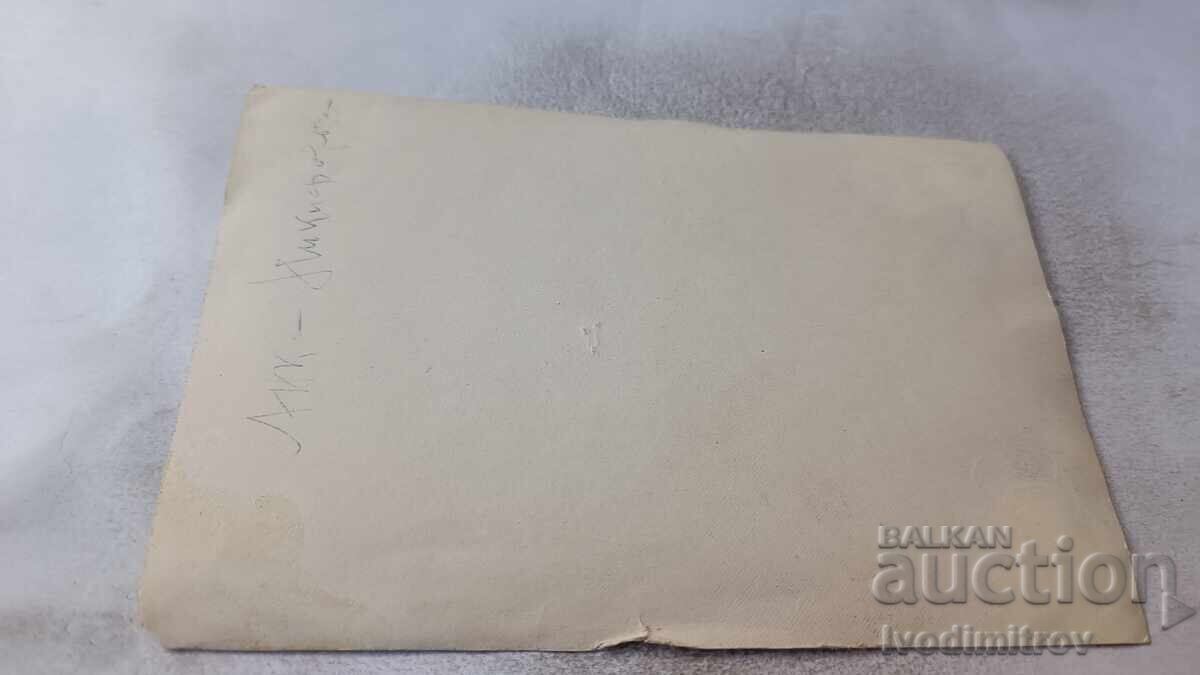 Снимка Млада жена с бяла рокля с цена 1.85 лв. | € 0.95 Снимка Млада жена с бяла рокля с цена 1.85 лв. | € 0.95