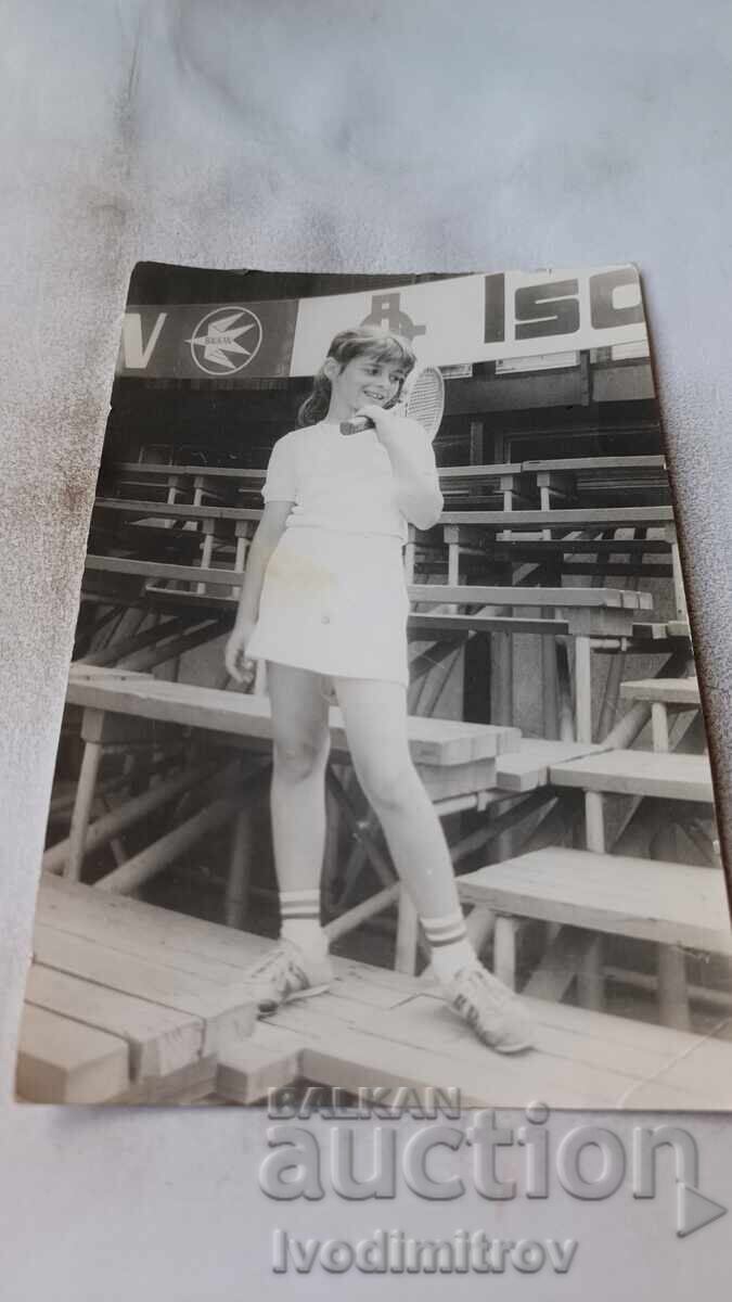 Φωτογραφία Νέο κορίτσι με ρακέτα τένις