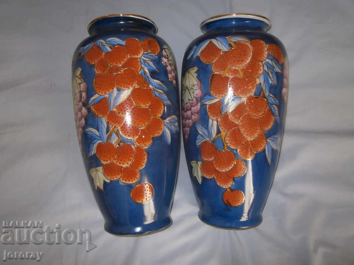 Delivery of Pair of porcelain vases Delivery of Pair of porcelain vases