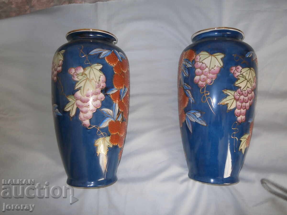 Pair of porcelain vases Pair of porcelain vases