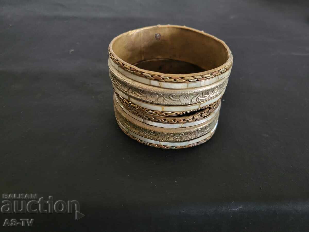 2 бр. Стари гривни с цена 80.00 лв. | € 40.90