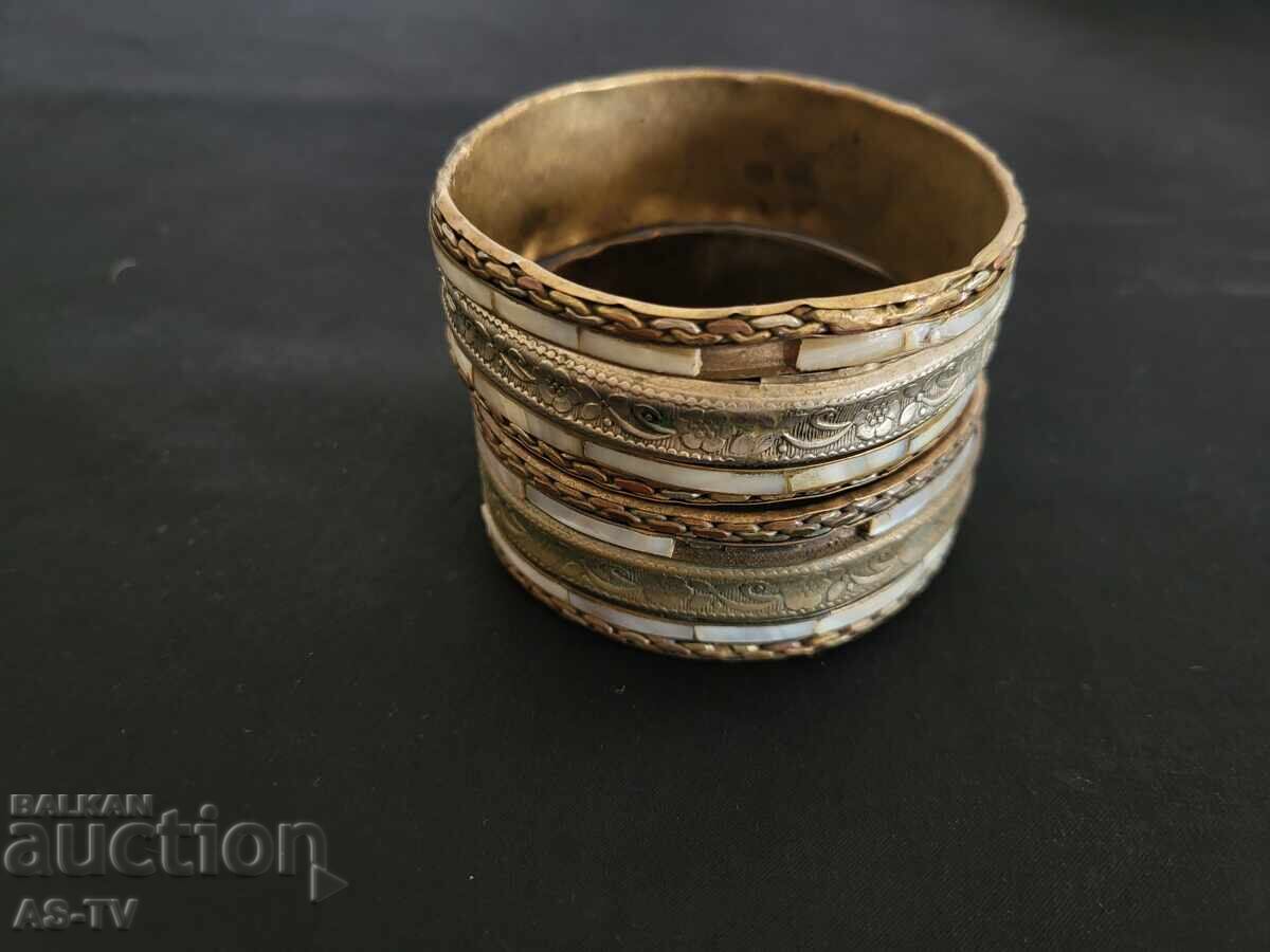 Доставка на 2 бр. Стари гривни