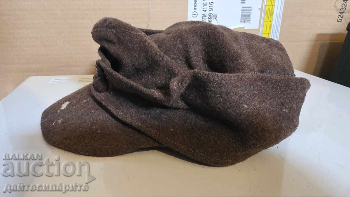 Старо военно кепе с цена 120.00 лв. | € 61.36