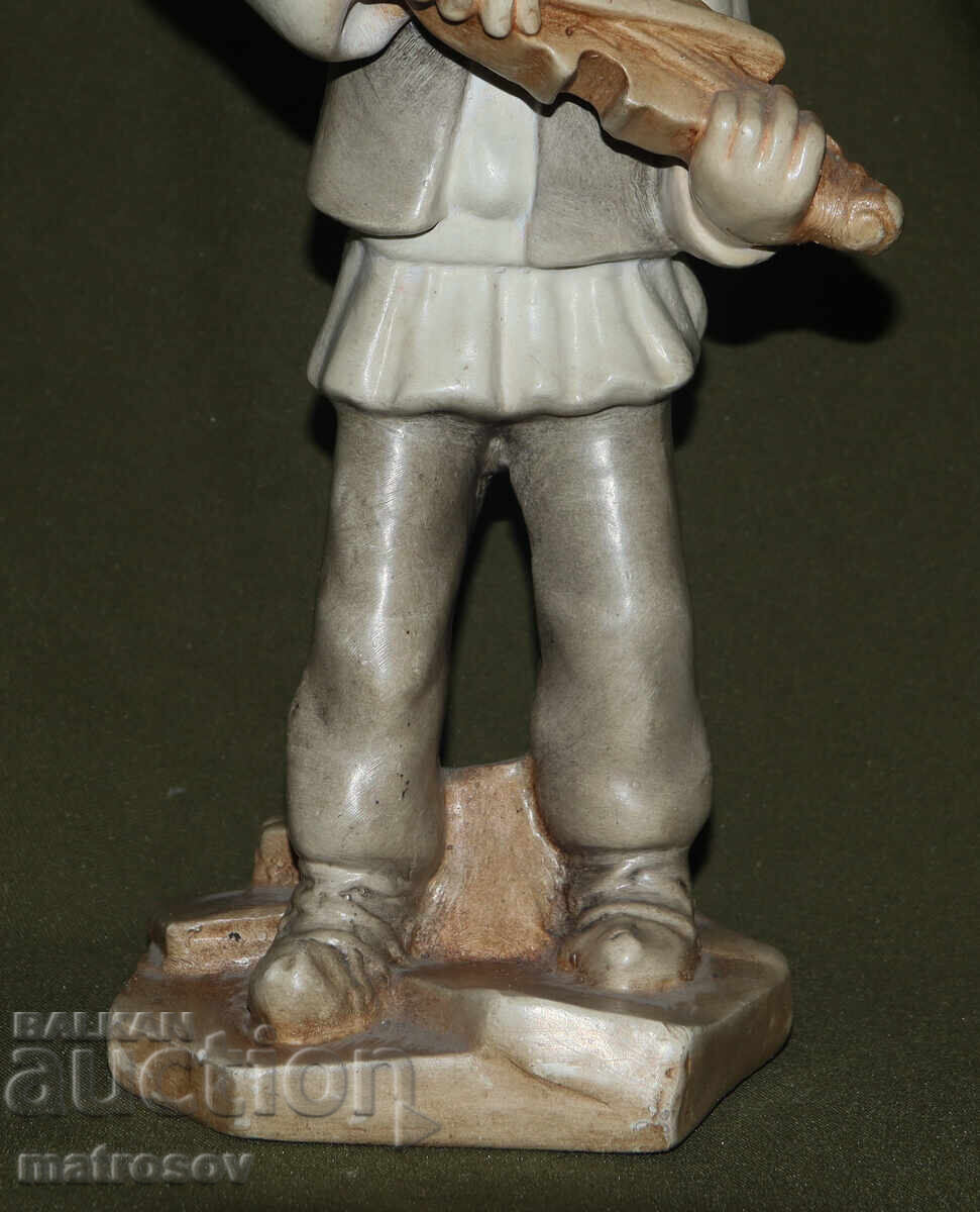 Delivery of Decorative ceramic figurine of a musician, violinist