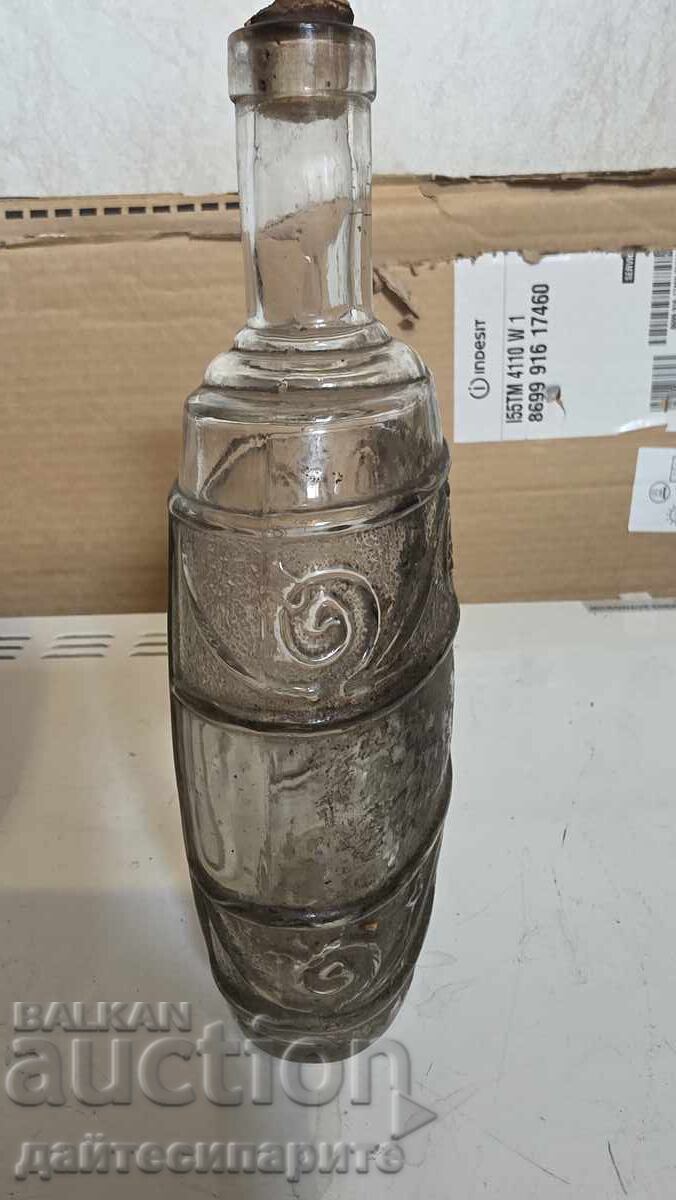 Παράδοση Παλιό γυάλινο μπουκάλι για ρακή Παράδοση Παλιό γυάλινο μπουκάλι για ρακή