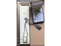 2 τεμάχια ολοκαίνουργιες αλυσίδες και μενταγιόν με τα αυθεντικά κουτιά