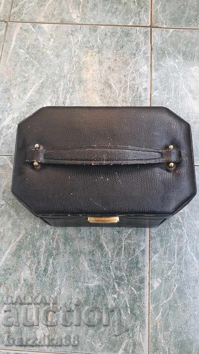 Cutie de bijuterii cu preț 20.00 BGN | € 10.23 Cutie de bijuterii cu preț 20.00 BGN | € 10.23