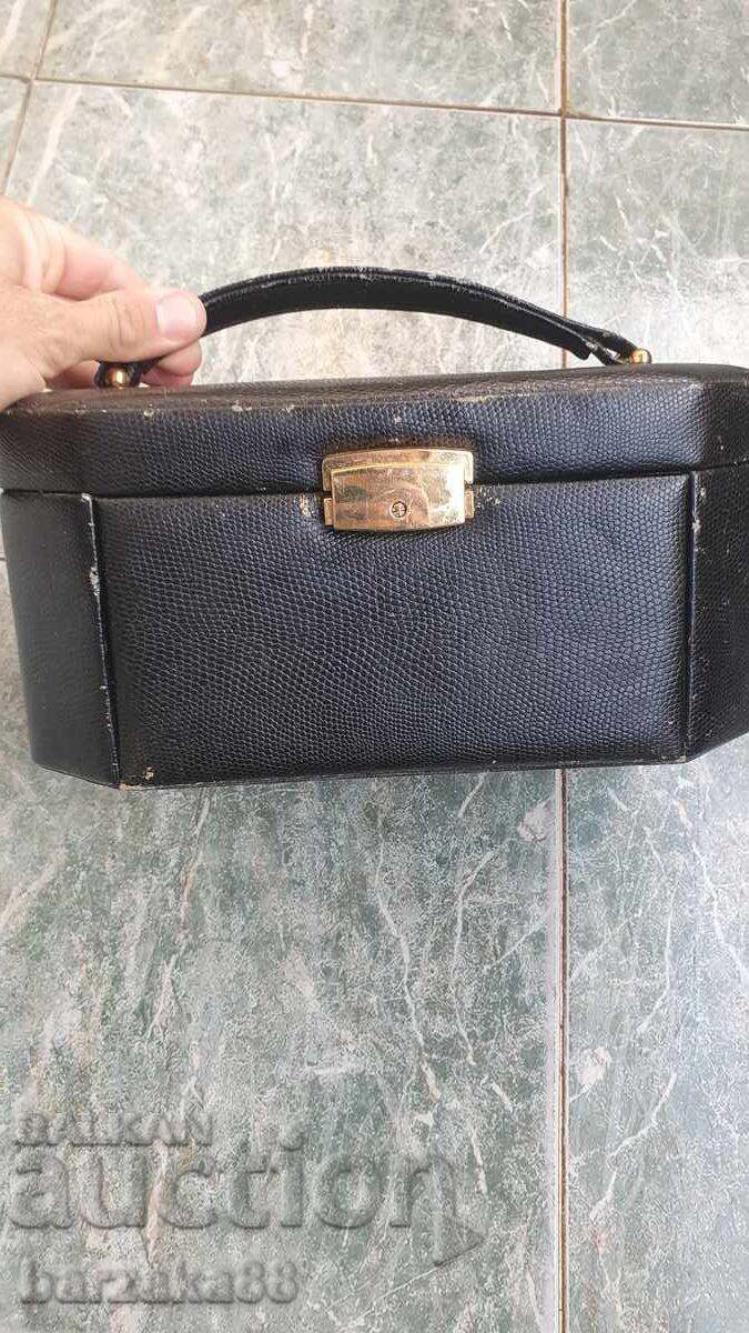 Licitație Cutie de bijuterii