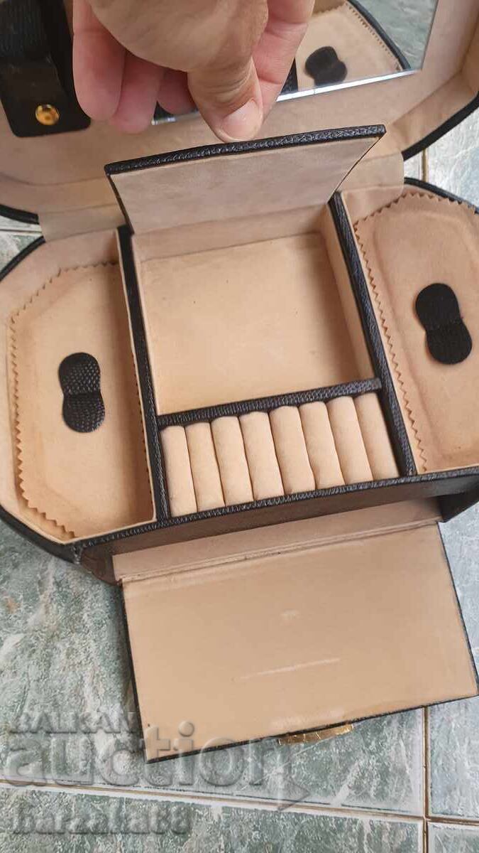 Cutie de bijuterii - 7 Cutie de bijuterii - 7