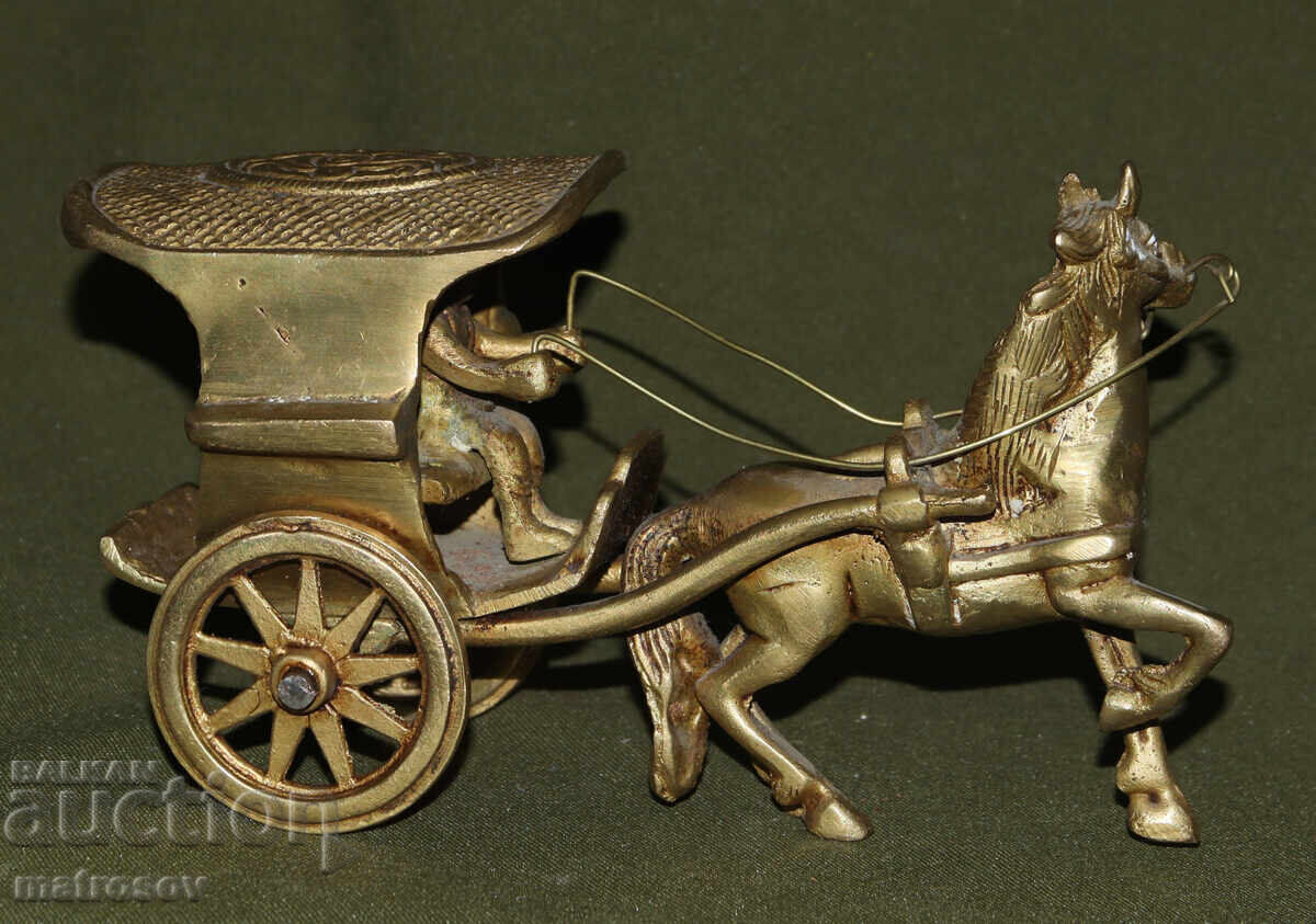 Доставка на Стара месингова декорация, скулптура покрита карета с кон
