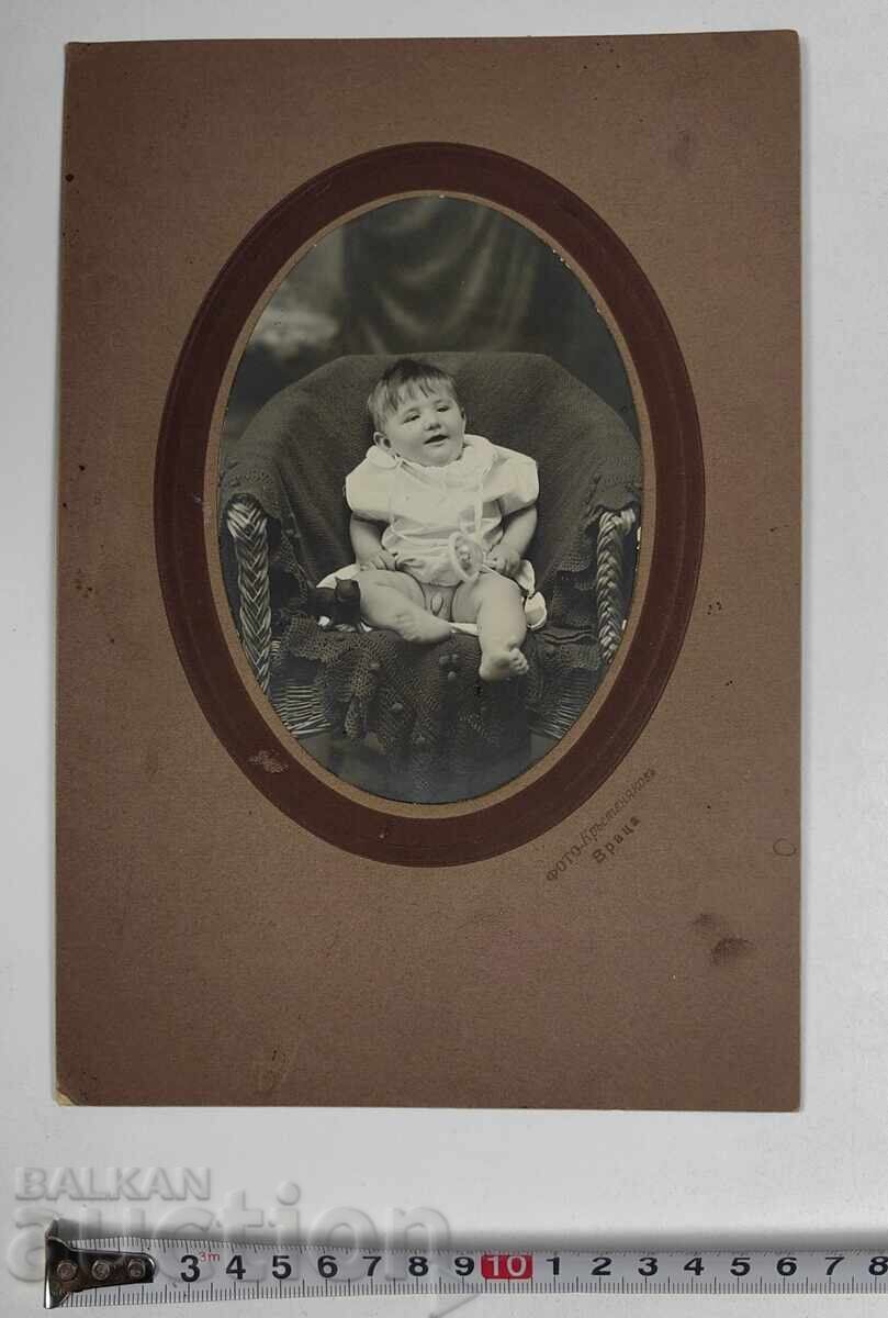 БЕБЕ МОМЧЕ ВРАЦА СТАРА ДЕТСКА СНИМКА ФОТОГРАФИЯ КАРТОН с цена 15.00 лв. | € 7.67