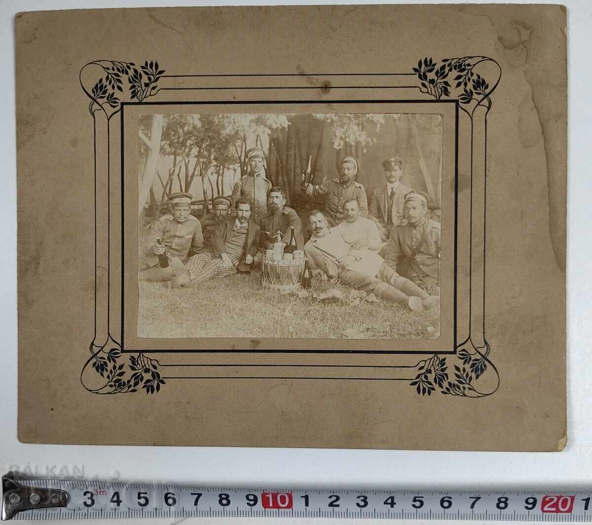 Παράδοση ΣΤΡΑΤΙΩΤΕΣ ΠΟΛΕΜΟΣ ΜΠΥΡΑ ΜΠΟΥΚΑΛΙ ΠΡΟΣΚΛΗΣΕΙΣ ΠΑΛΙΑ ΦΩΤΟΓΡΑΦΙΑ ΧΑΡΤΟΝΙ