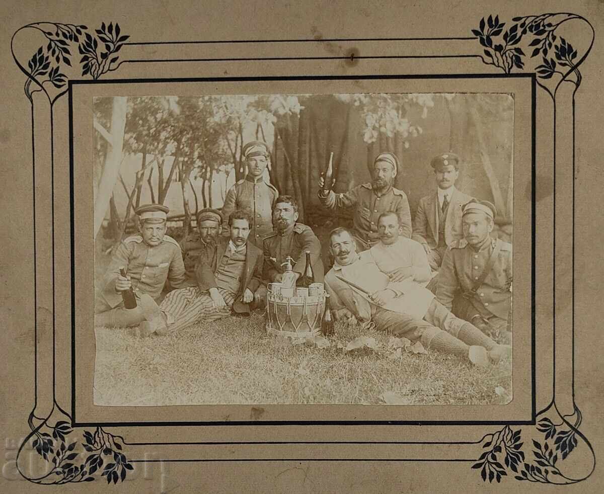 ΣΤΡΑΤΙΩΤΕΣ ΠΟΛΕΜΟΣ ΜΠΥΡΑ ΜΠΟΥΚΑΛΙ ΠΡΟΣΚΛΗΣΕΙΣ ΠΑΛΙΑ ΦΩΤΟΓΡΑΦΙΑ ΧΑΡΤΟΝΙ